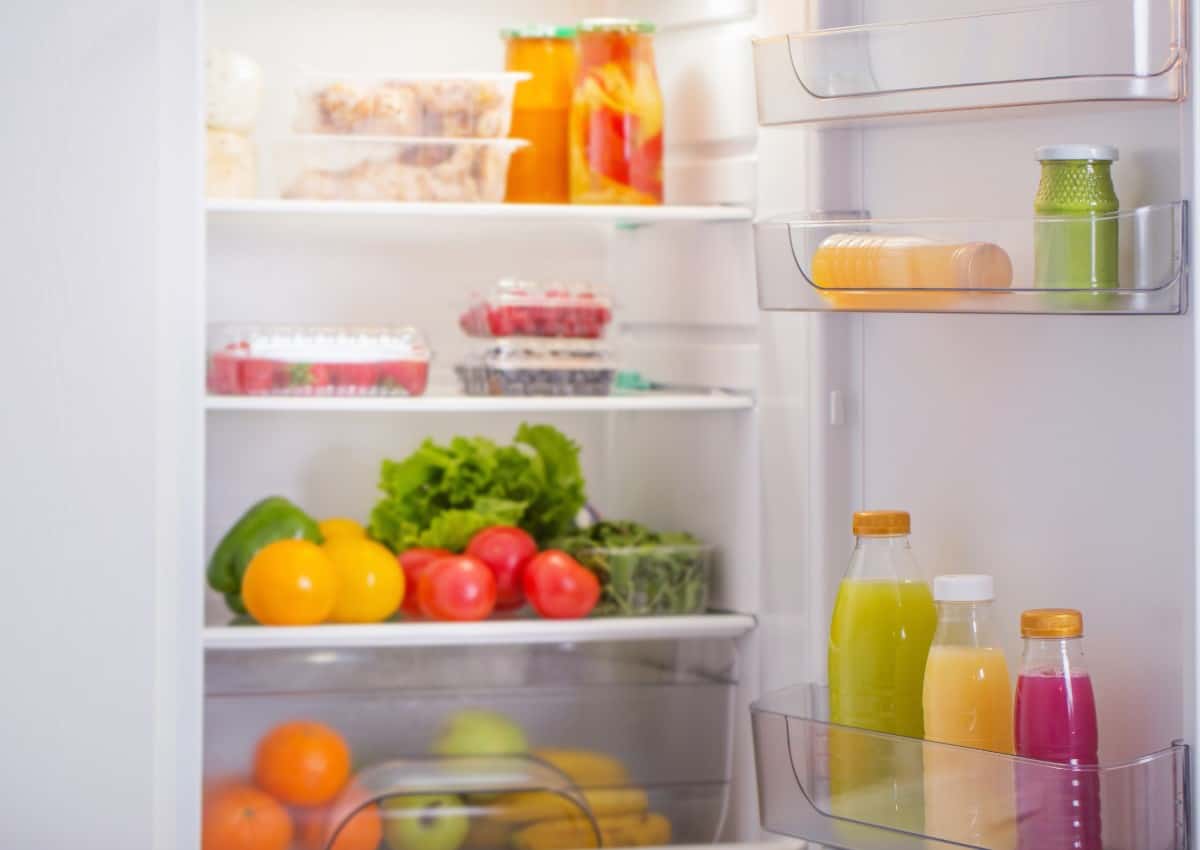 How to avoid bad smells in the refrigerator?