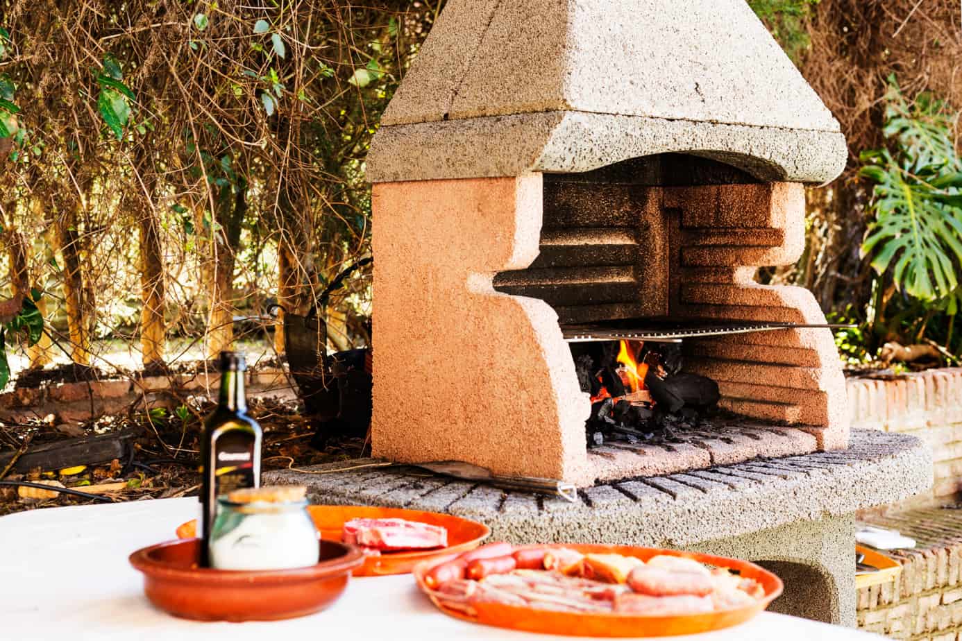 Arrange a place for barbecue and relaxation in the garden!