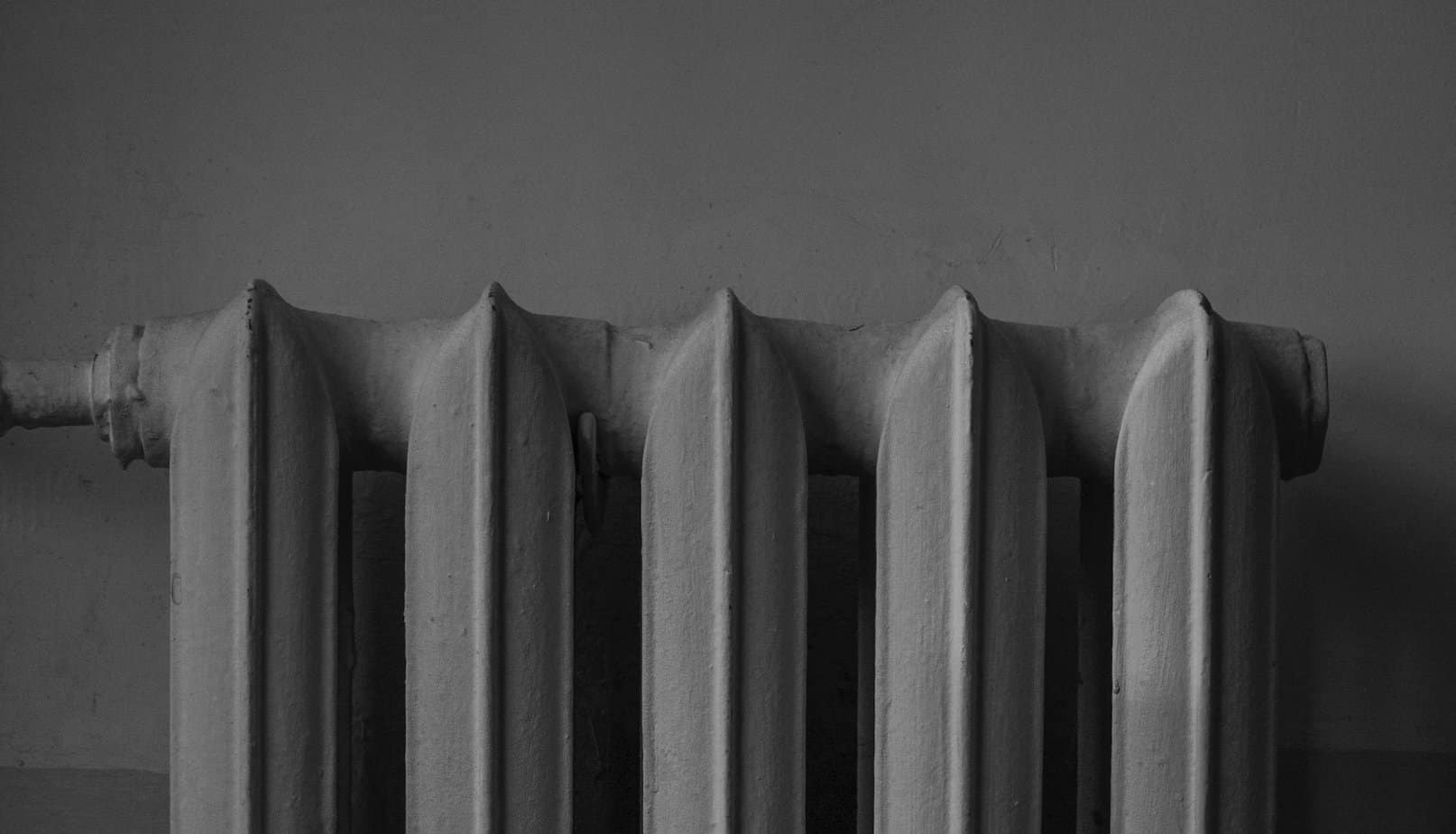 Cast iron radiator – to enclose or not?