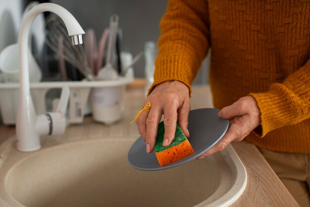 Maximizing kitchen cleanliness with pot scrubbing brushes: A comprehensive guide